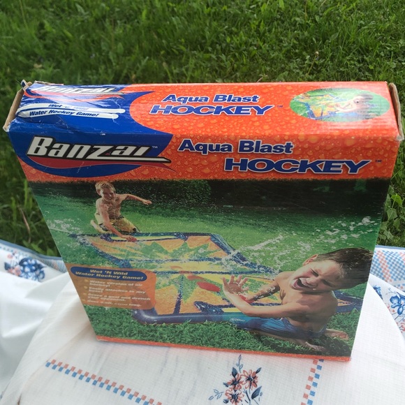 Banzai Aqua Blast Hockey - Picture 2 of 6